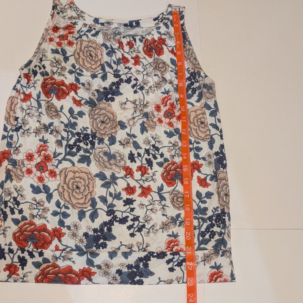 Loft Sleeveless Blouse, White with Floral Print, Banded Hem. Size Small Petite - Picture 8 of 9